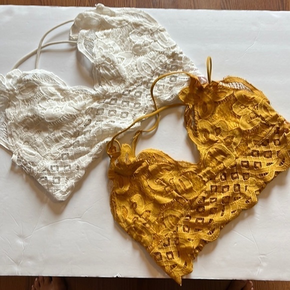 Set of two , lace bralettes with adjustable straps, size extra-large. - Picture 1 of 16